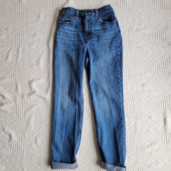 Levi's- 70's High- Waisted Slim Straight Women's Vintage Style Jean- Medium Wash - Picture 2 of 10